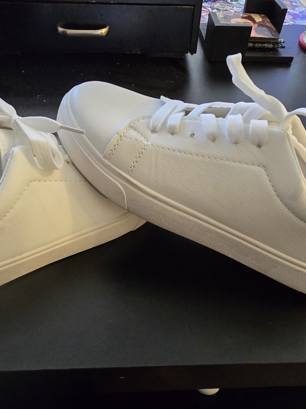 Classic All-White Low Top Sneakers Womens Size 6